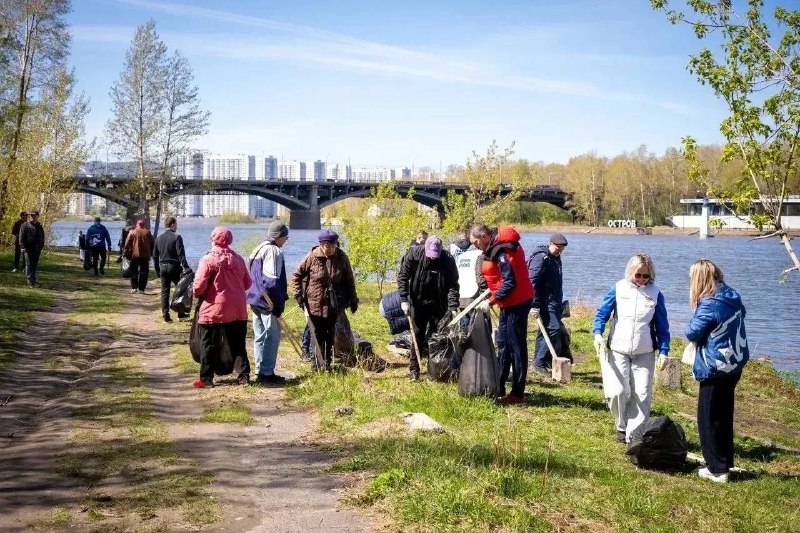 В минувшие выходные в Красноярске провели уборку на берегах Енисея. В частности,…