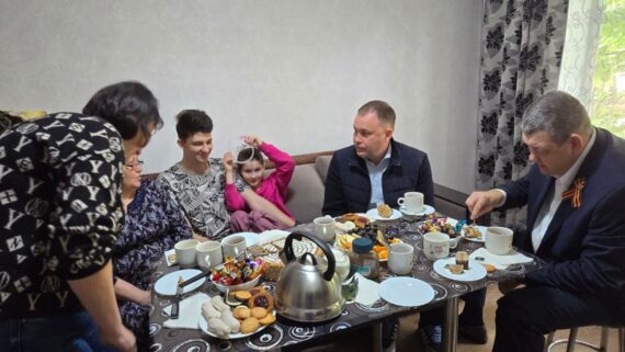 В ходе рабочей поездки в подшефный город Горловку губернатор Кузбасса осмотрел квартиры